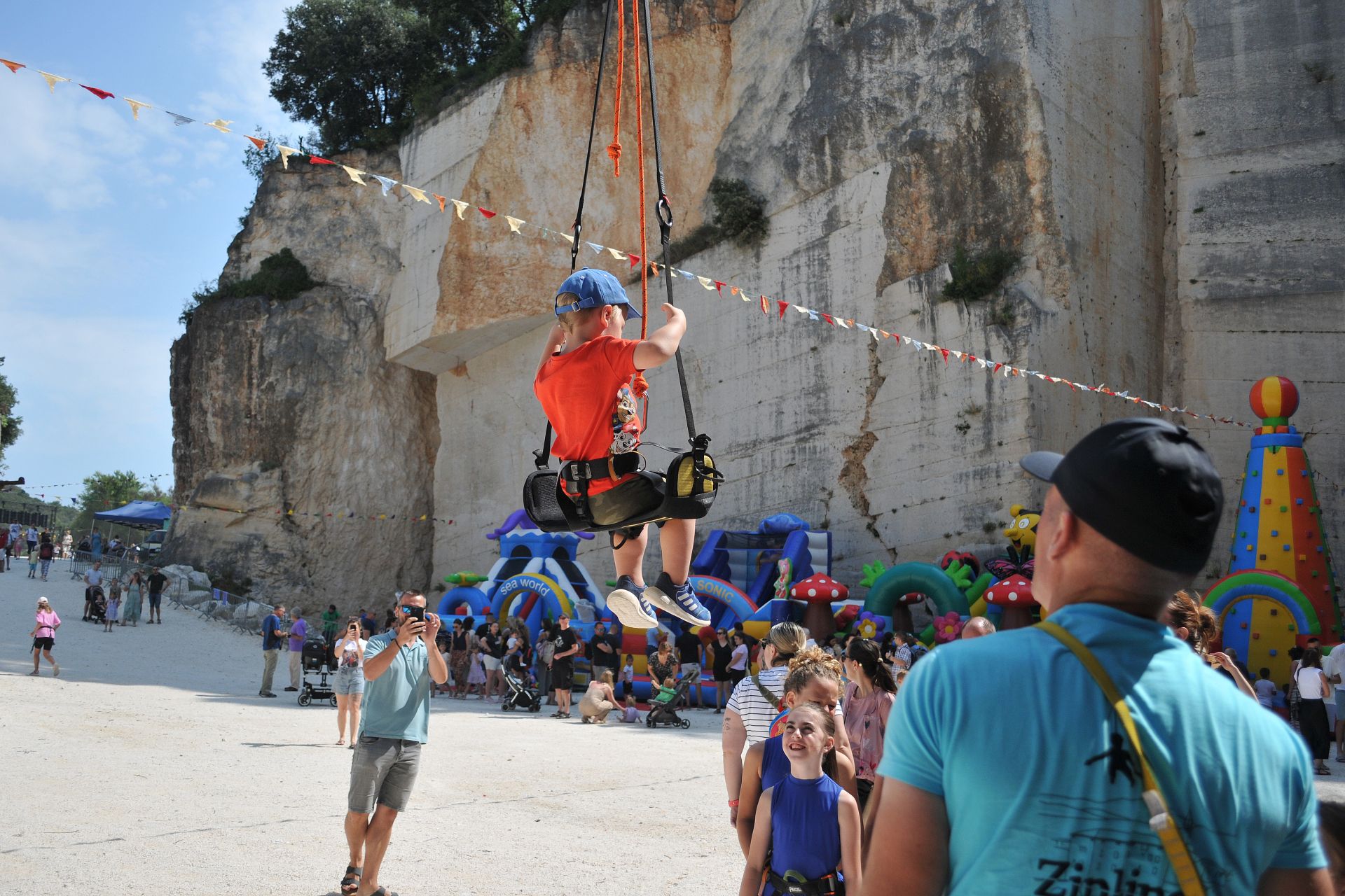 Održan 2. Dječji dan Općine Medulin u kamenolomu Cave Romane u Vikuranu